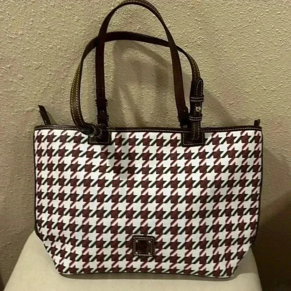 Dooney and Bourke handbag. - Picture 1 of 14